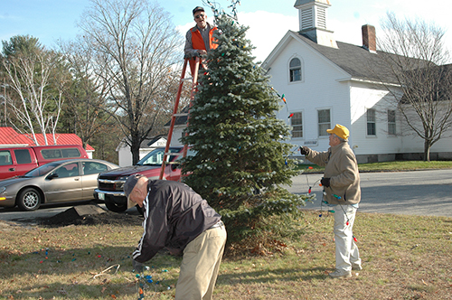 Andover Lions Club Trims the Tree