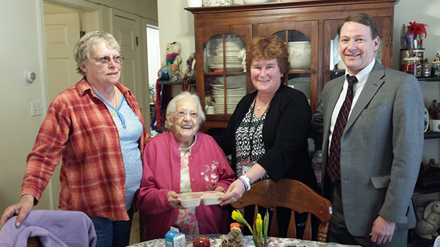 Dignitaries Pitch in for Meals on Wheels