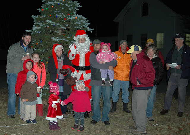 Lions Club Hosts Annual Christmas Tree Lighting