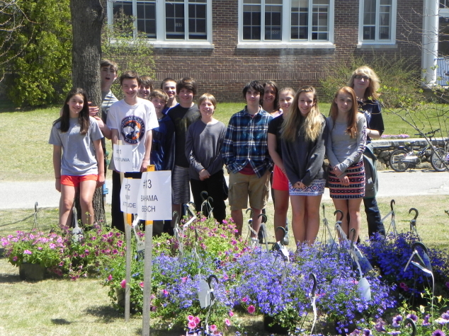 Flower Sale Raises Over $1,200 for Eighth Grade Trip