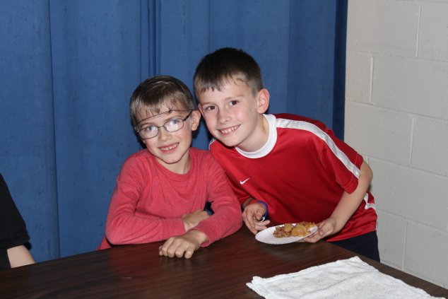 AEMS Students Bake and Serve  Apple Crisp    