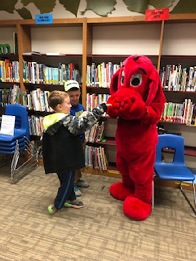 Clifford Visits the AE/MS Book Fair