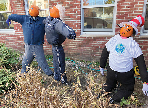 It’s Time to Get Creative With Scarecrows and Pumpkins!