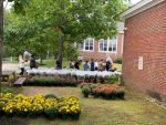 AE/MS Eighth Graders Sell Mums for Class Trip