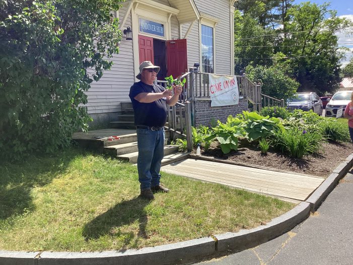 John Bentley Demonstrates Proper Techniques to Prune a Lilac Shrub 