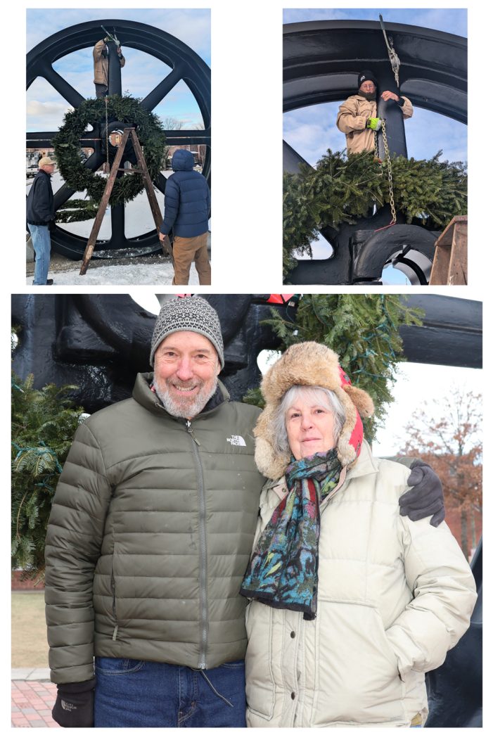 Franklin Volunteers Hang Holiday Wreaths