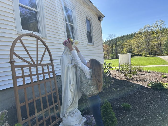 Mother Mary Gets Crowned at Mother’s Day Service